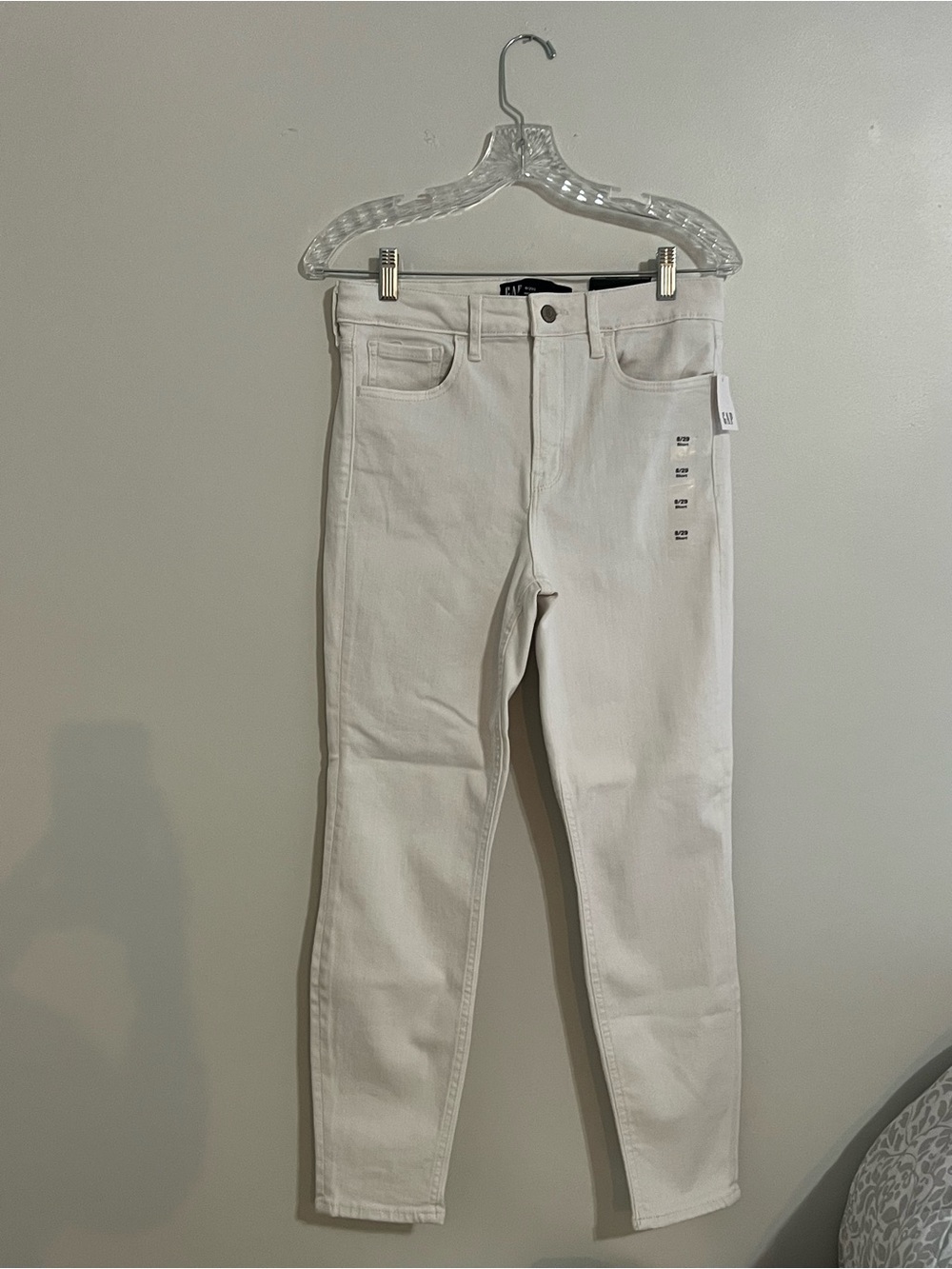 GAP Women’s White Skinny Jeans
